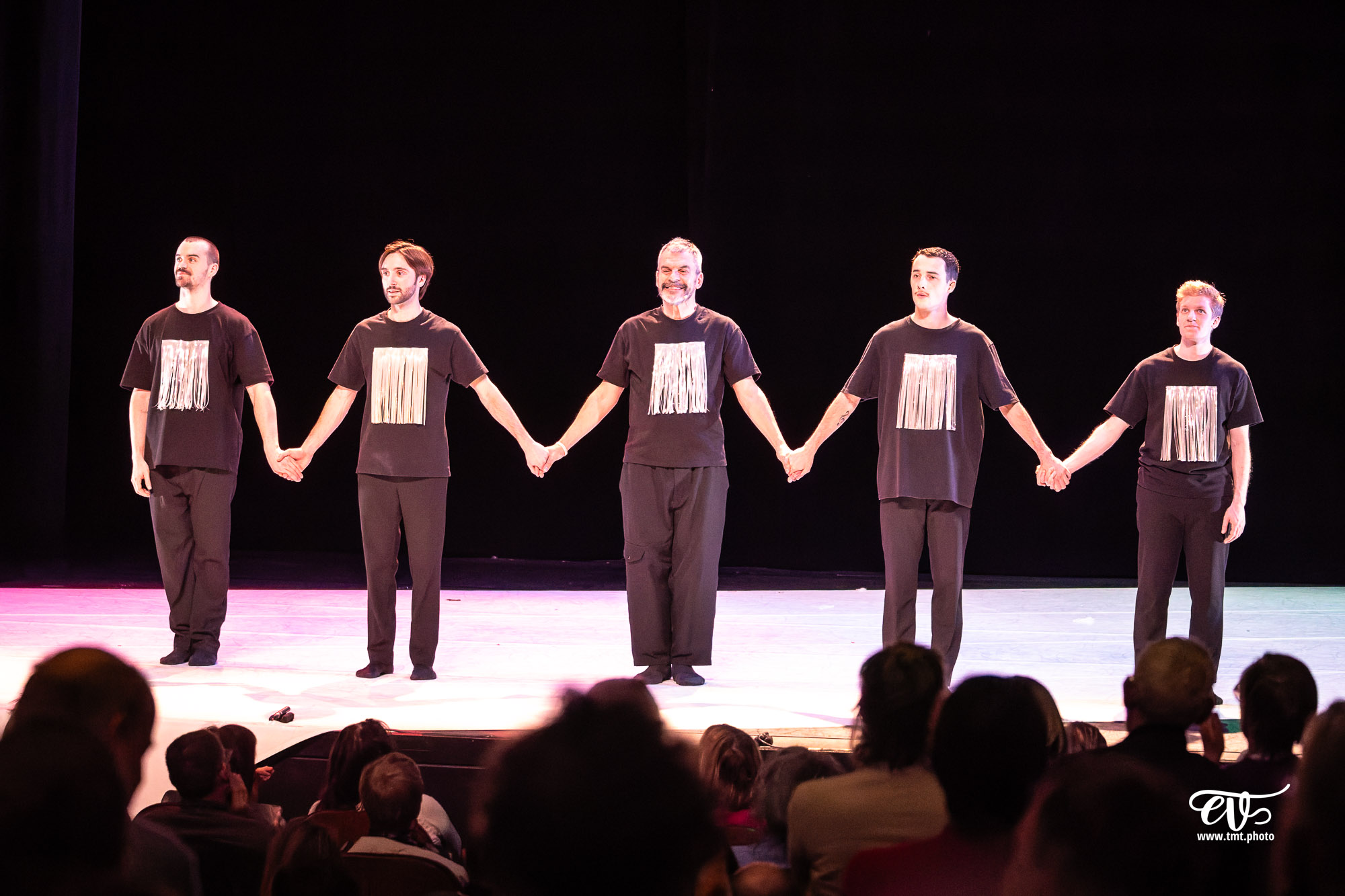 A4 (COMME LA FEUILLE) CIE CHICOS MAMBO